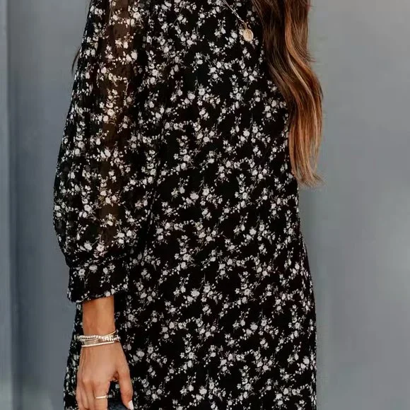 ROMANI TEXTURED FLORAL SHIFT DRESS - Picture 8 of 9